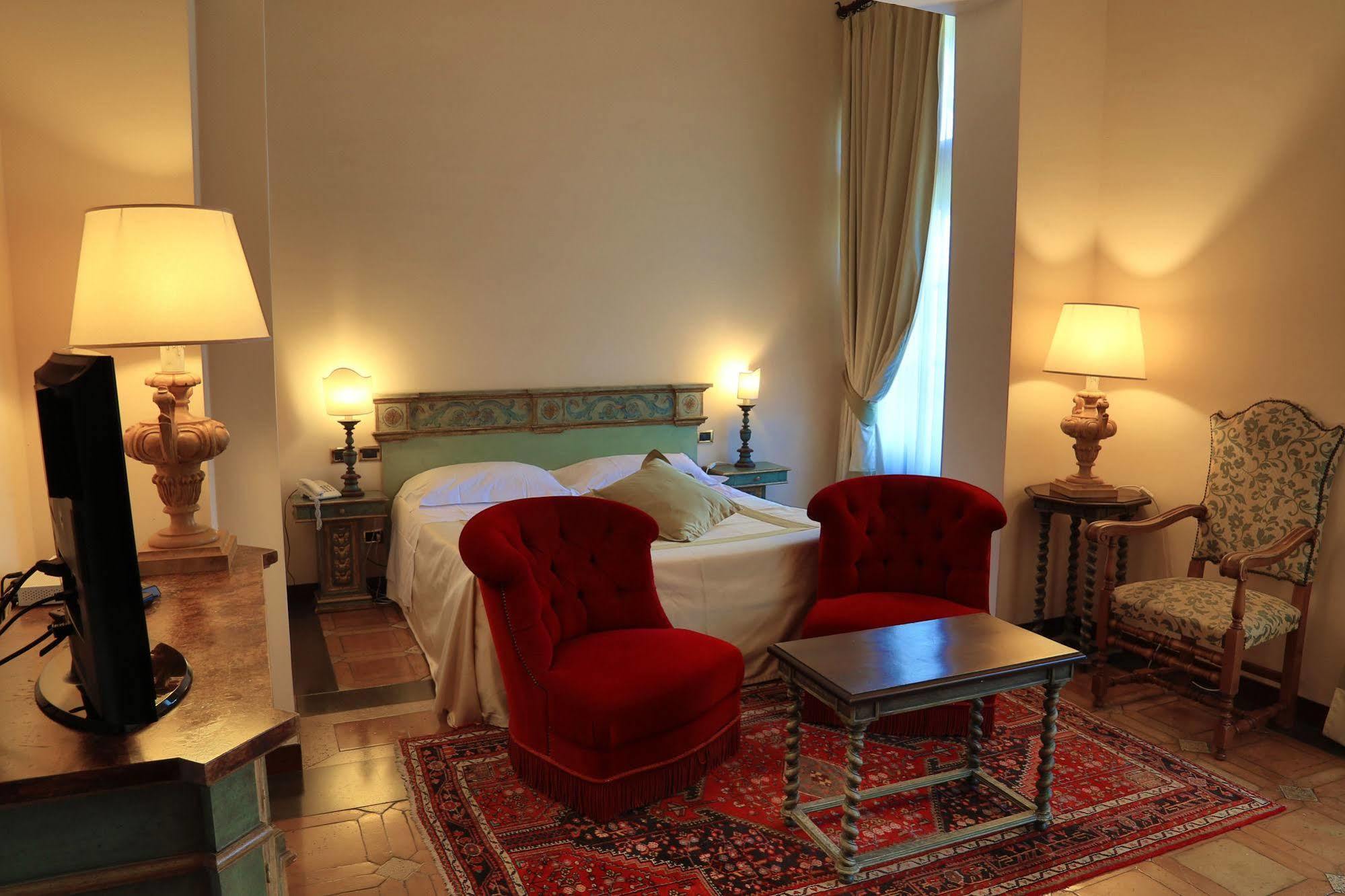 La Collegiata Hotel